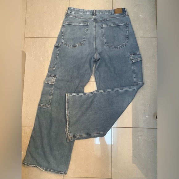 American Eagle Outfitters Light Blue High-Rise Cargo Jeans - Picture 2 of 3